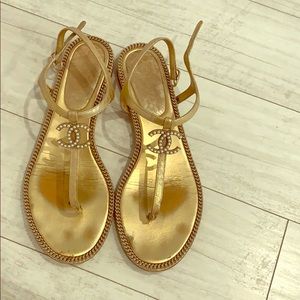 Chanel Thong Sandals (gold, size 38.5)